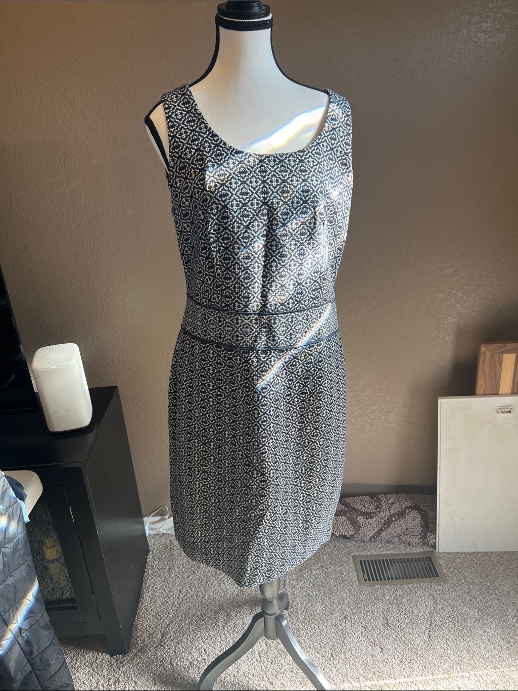 The Limited Black And White Sleeveless Midi Sheath Dress